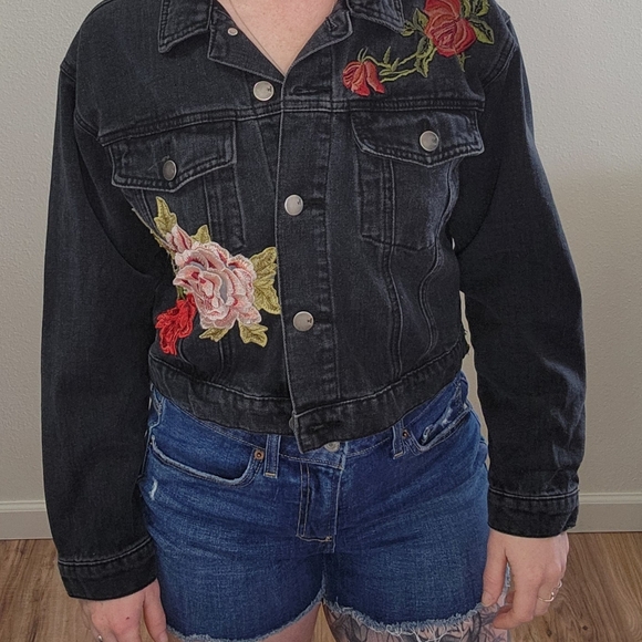 Haute Monde Size Small Crop Black Denim Jacket with Rose Applique - Picture 2 of 6